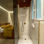 Гостьовий будинок Queen In Centro A - Comfort, Privacy & Free Parking 3*