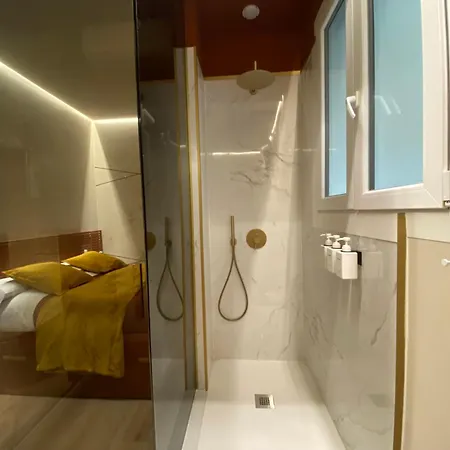 Affittacamere Queen Rooom - Moderna - 500m Dal Duomo *